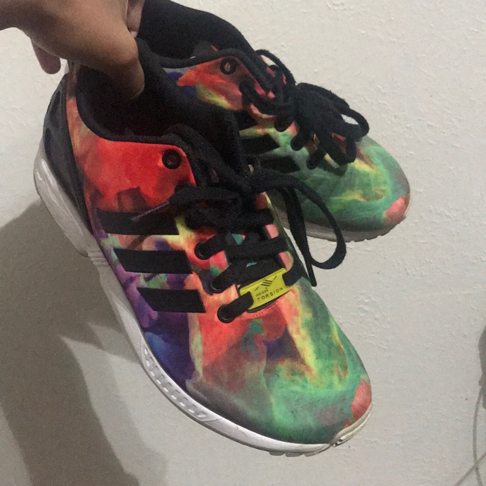 Adidas torsión athletic shoes